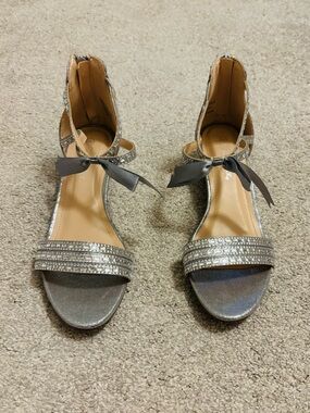 Women’s Size 6 Sophia Taylor Silver Embellished Ankle-Strap Sandals with Bow